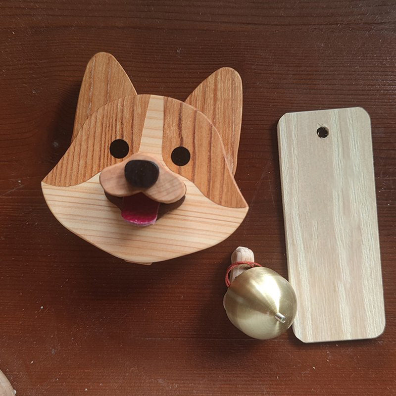 Carillon éolien en bois fabriqué à la main en forme de Shiba Inu